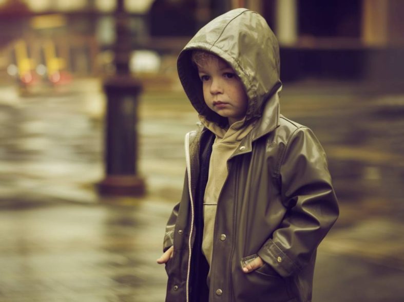 Cappottini e giacche impermeabili per bambini: come affrontare pioggia e vento con stile.